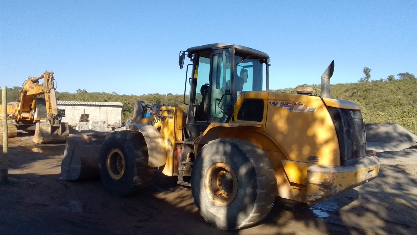 PÁ CARREGADEIRA NEW HOLLAND W190 B