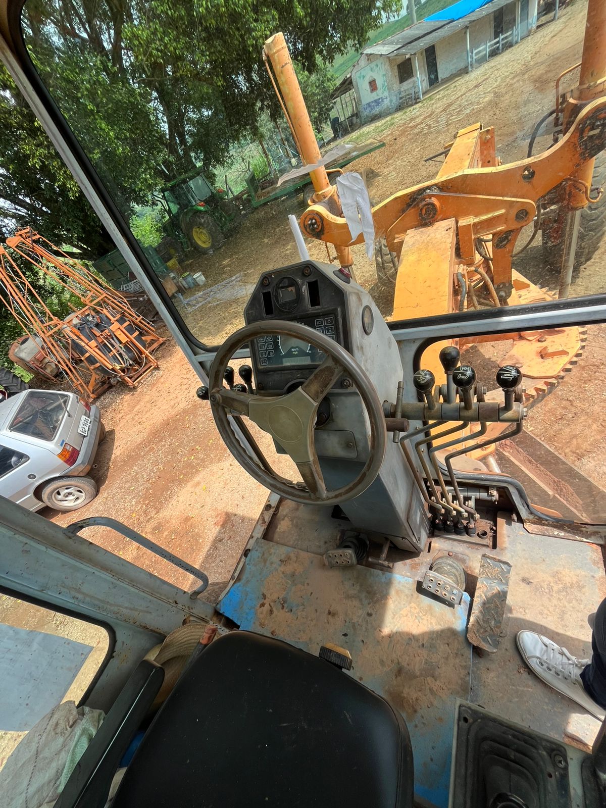 Motoniveladora Fiatallis FG140 – Ano 2002